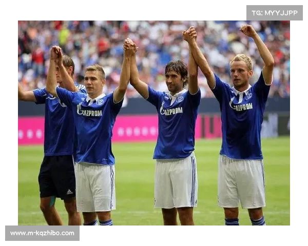 沙尔克04传奇赛击败巴萨 筹得百万善款助力慈善事业 沙尔克04传奇赛击败巴萨 筹得百万善款助力慈善事业